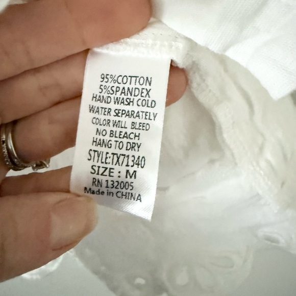 Lily Mae Boutique Cotton Eyelet Lace Sleeveless Cropped Blouse in White - M - Picture 5 of 6